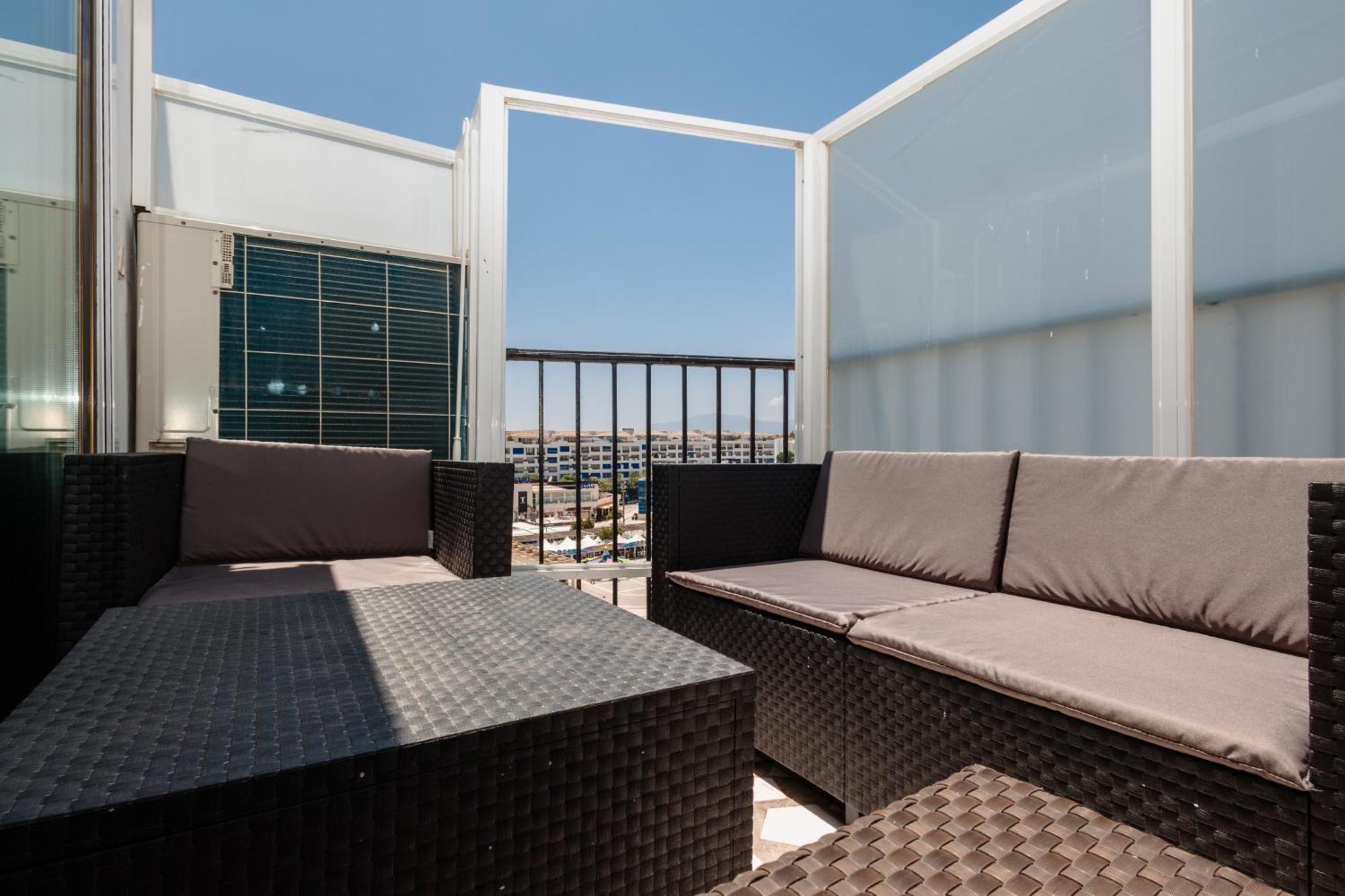 Stunning Penthouse With Sea Views And Private Parking In Puerto Banus *