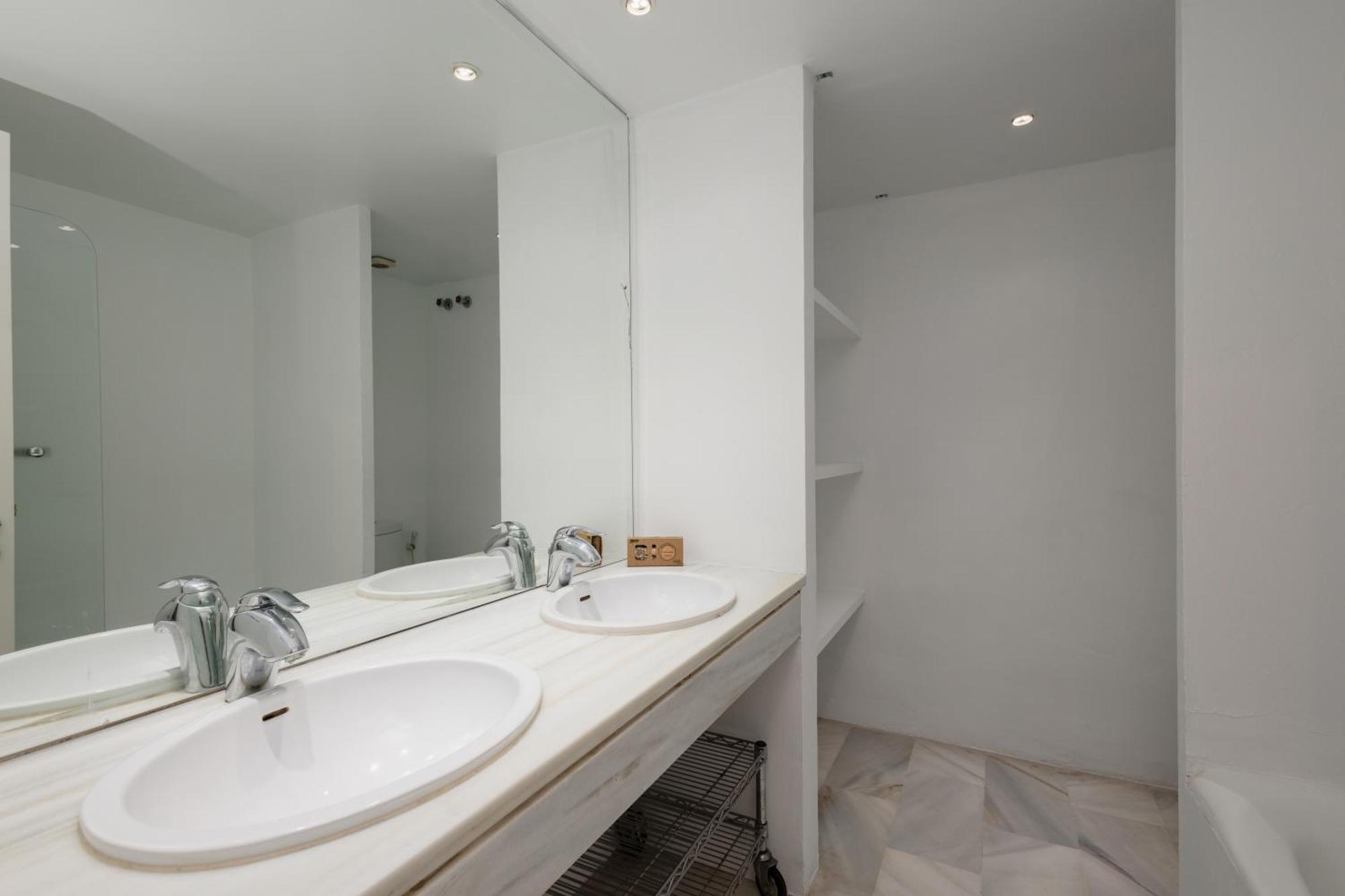 Exclusive Penthouse, With Sea And Marina Views And Private Parking, In The Heart Of Puerto Banus Apartamento