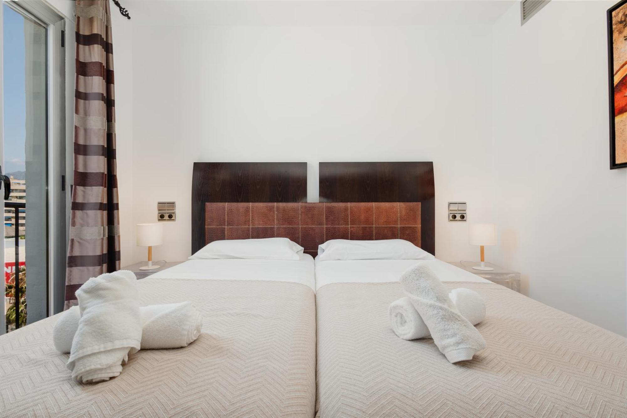 Stunning Penthouse With Sea Views And Private Parking In Puerto Banus Appartamento *