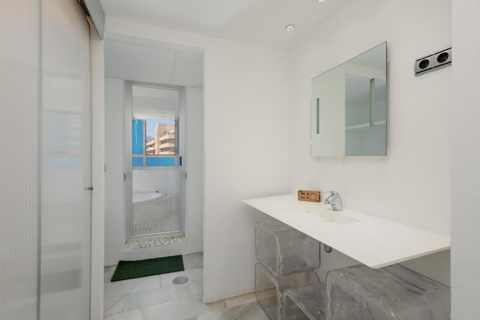Appartamento Stunning Penthouse With Sea Views And Private Parking In Puerto Banus