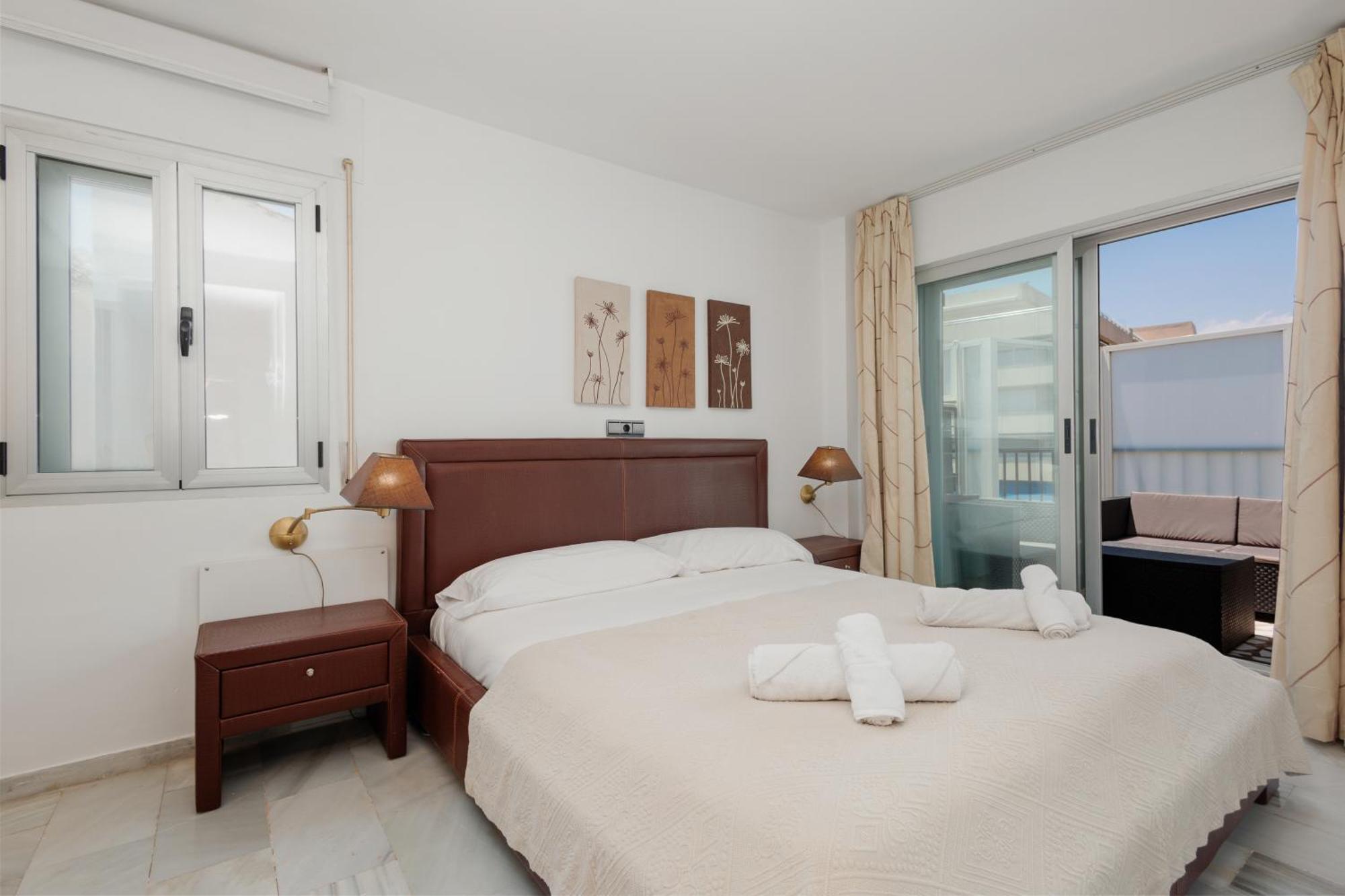 Stunning Penthouse With Sea Views And Private Parking In Puerto Banus Appartamento
