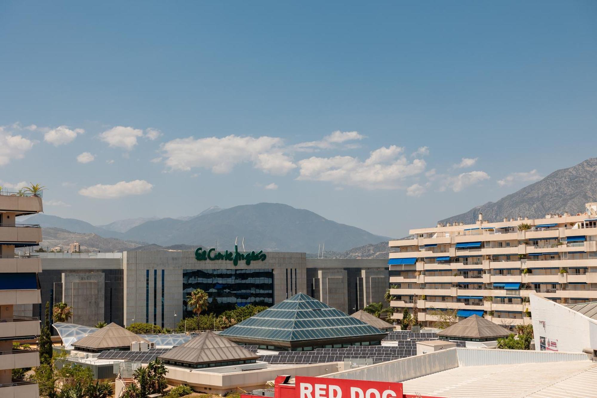 Appartamento Stunning Penthouse With Sea Views And Private Parking In Puerto Banus