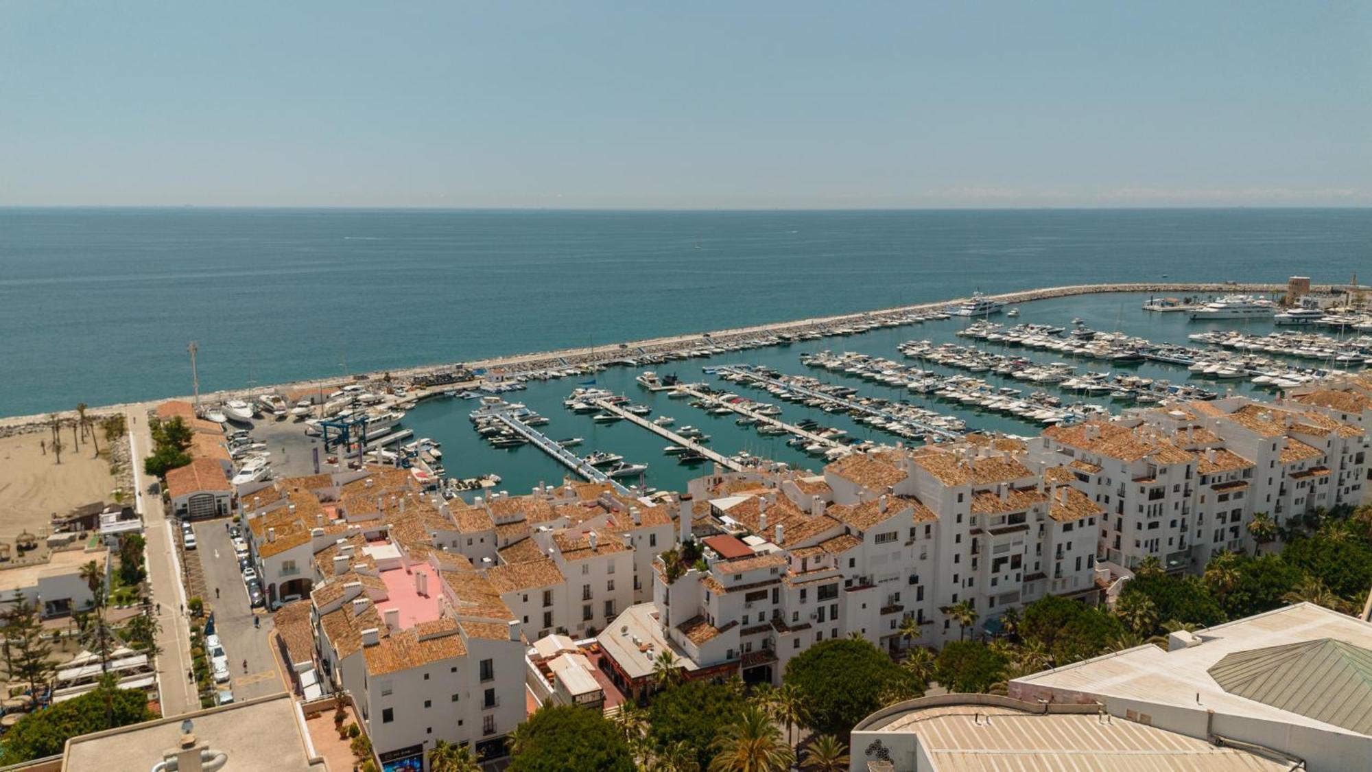 Stunning Penthouse With Sea Views And Private Parking In Puerto Banus Appartamento