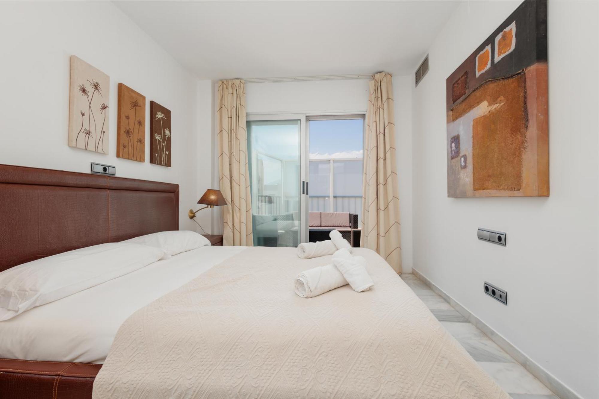 Stunning Penthouse With Sea Views And Private Parking In Puerto Banus Marbella